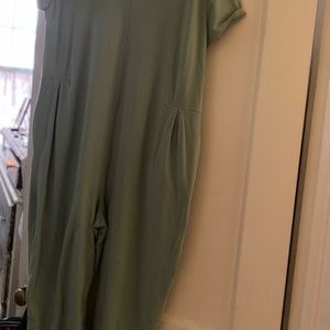 Meduim size lounge suit, new never been worn, size Medium